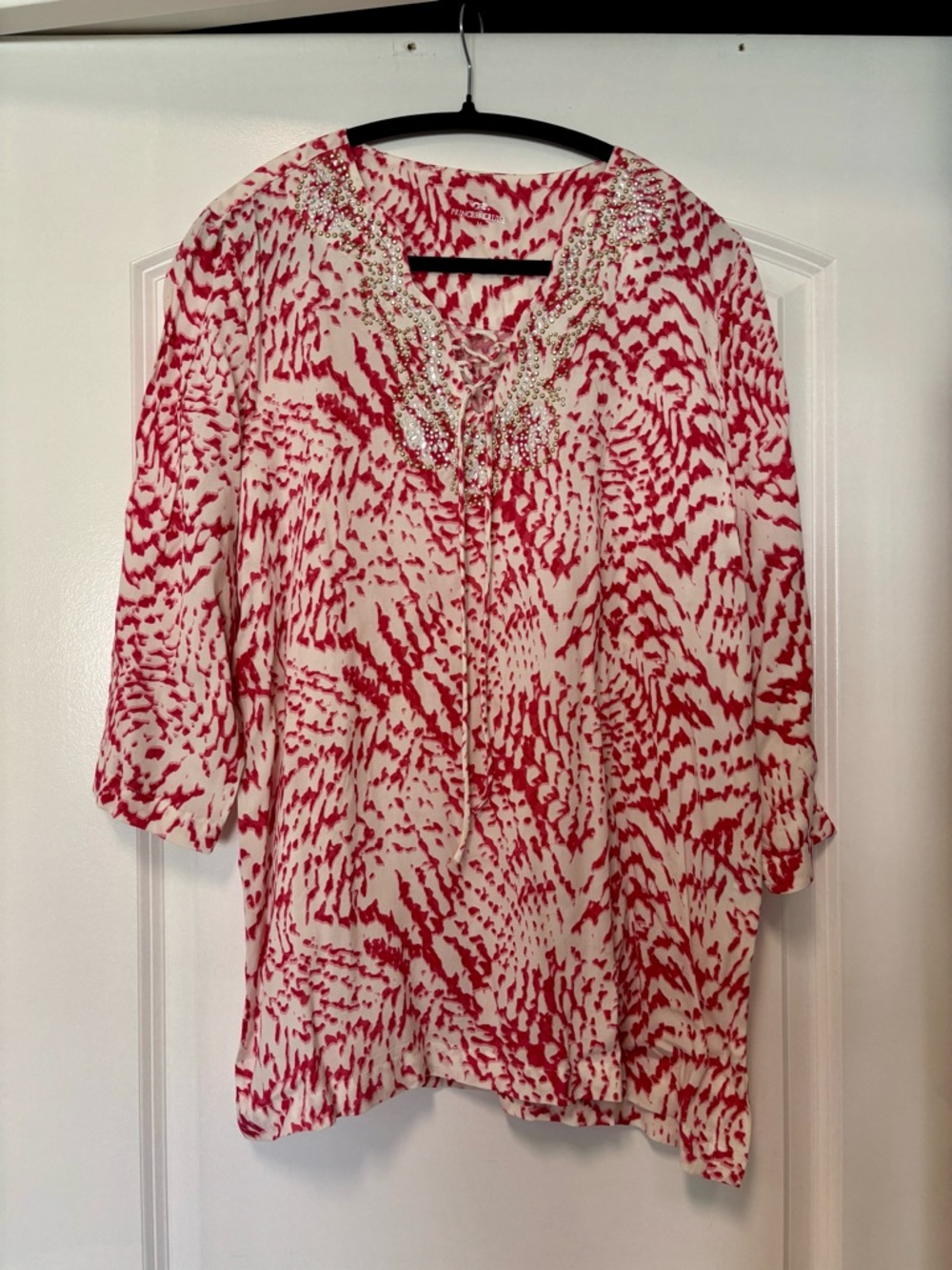 Source Unknown Pink and White Beaded V-Neck Tunic